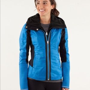 BNWOT Lululemon Run: Bundle Up Jacket - Black / Beaming Blue